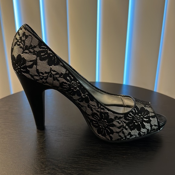 Rampage Pamela Lace Heels - Picture 2 of 6